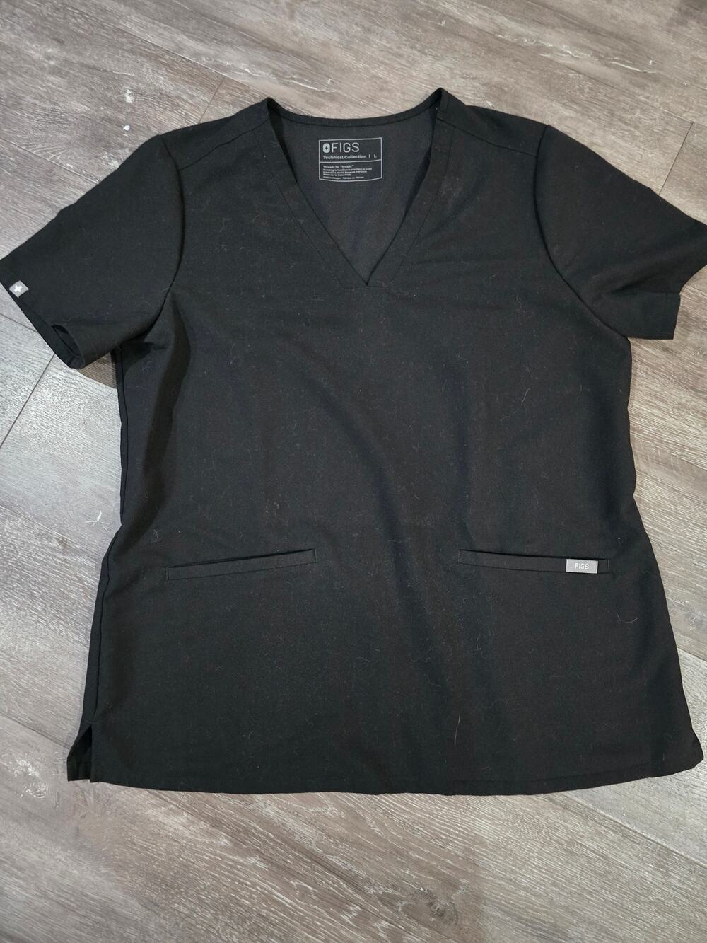 ✨ FIGS Technical Collection Black Scrub Top ✨
